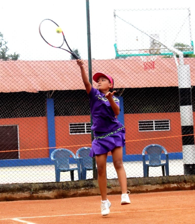 सलोनी र राधाको जोडीलाई स्वर्ण