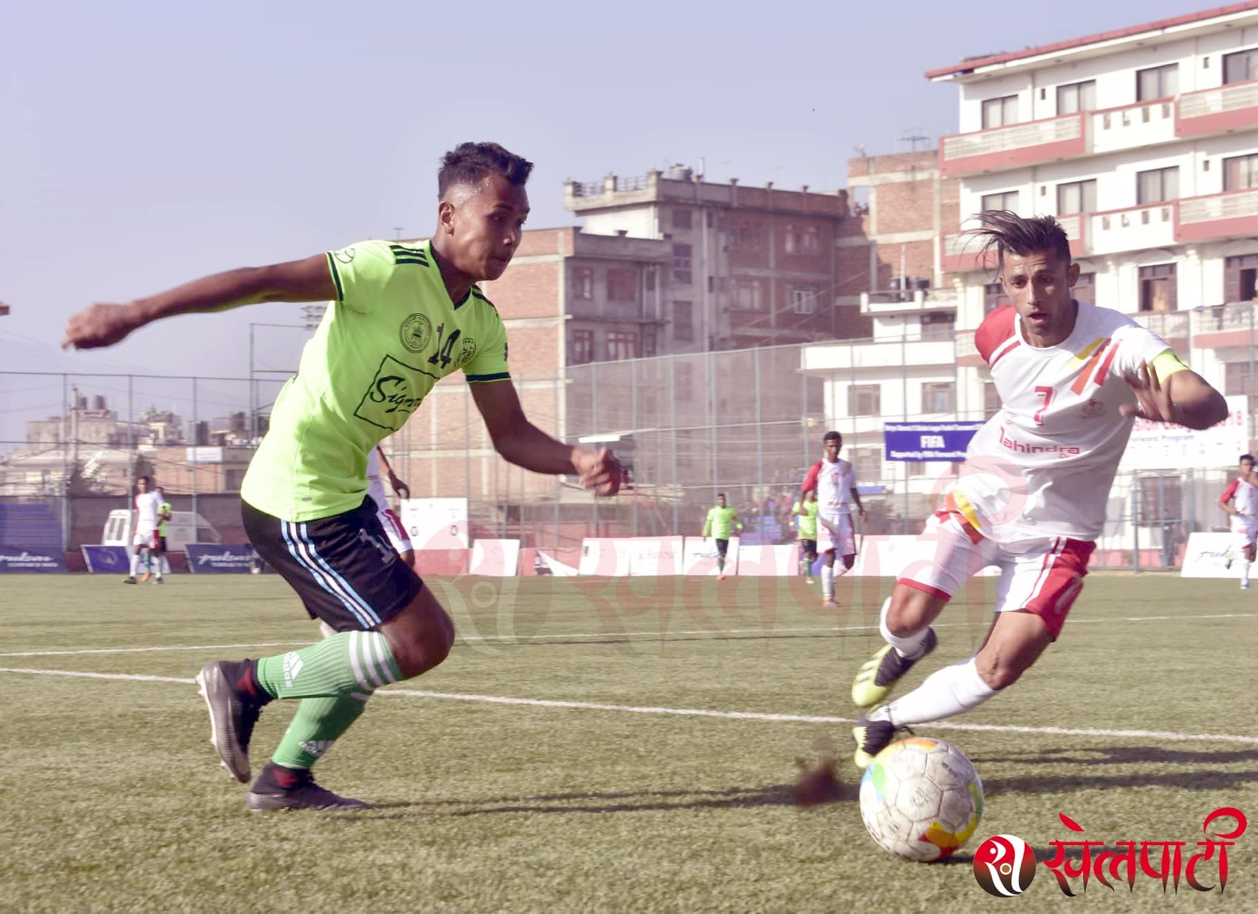 एपीएफविरुद्ध पहिलो हाफमा मनाङ २ - १ ले अघि