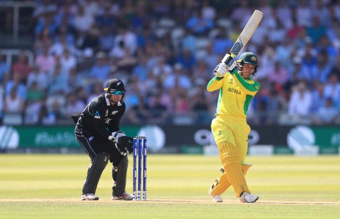 बोल्टको ह्याट्रिकमा अष्ट्रेलियाको मध्यम लक्ष्य