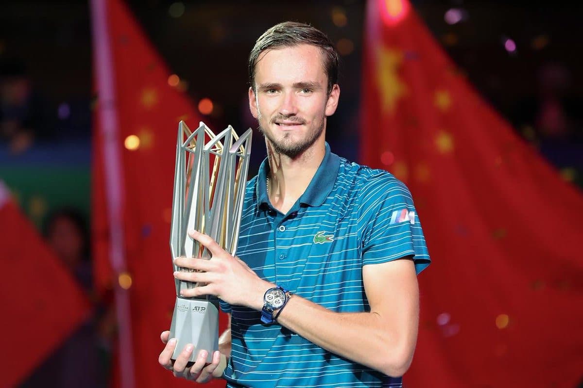 मेड्भेदेबलाई सांघाई मास्टर्सको उपाधि