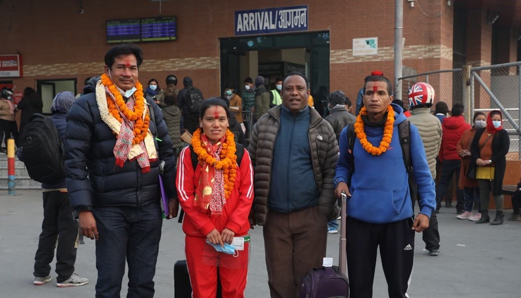 स्वर्ण विजेता एथलेटिक्स टोली स्वदेश फिर्ता