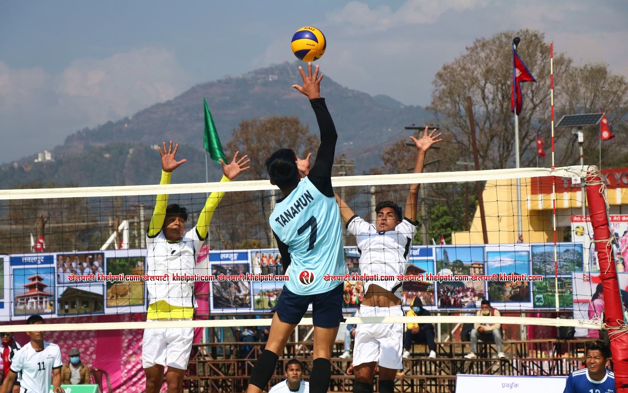 उपाधिका लागि तनहुँ र स्याङ्जा भिड्दै