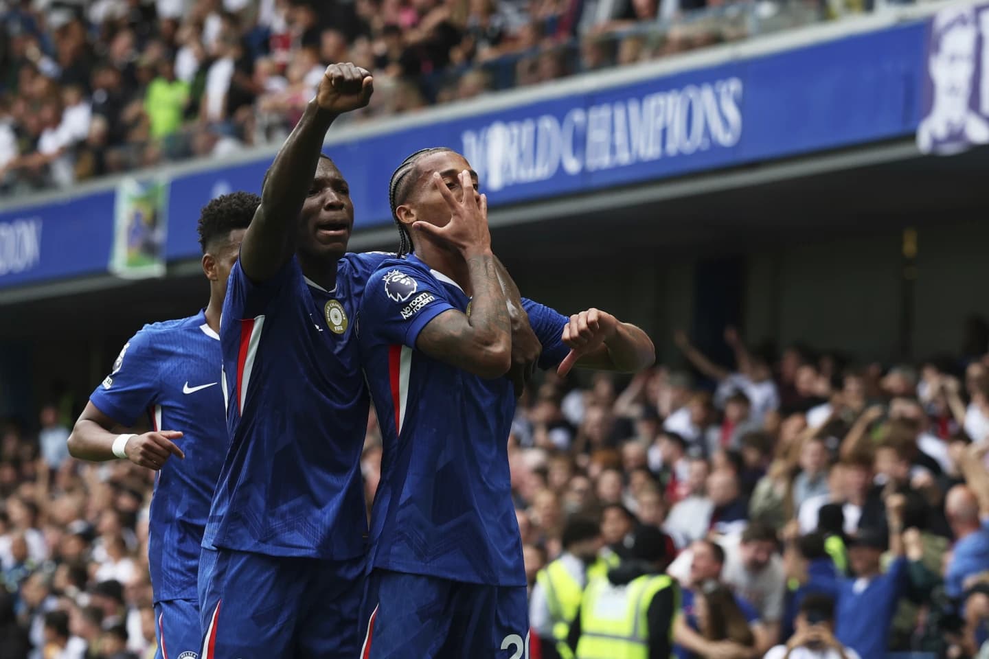 विवादास्पद खेलमा चेल्सी विजयी