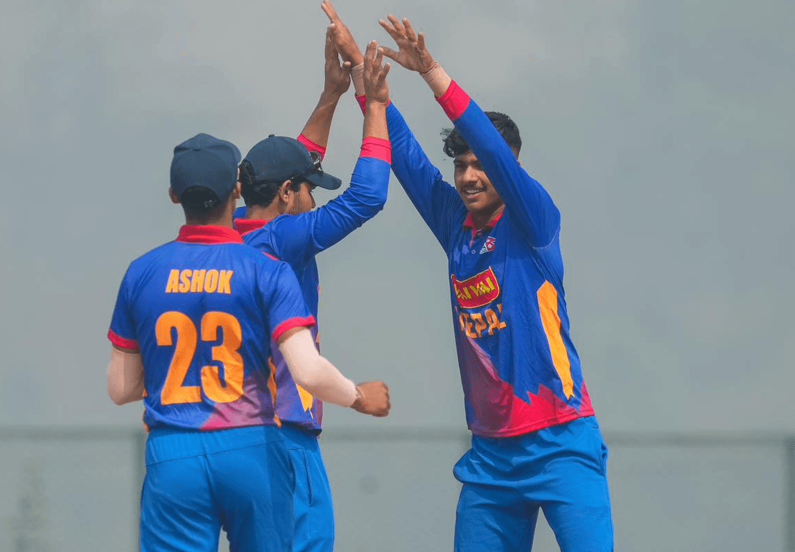 नेपाललाई ३०१ रनको लक्ष्य