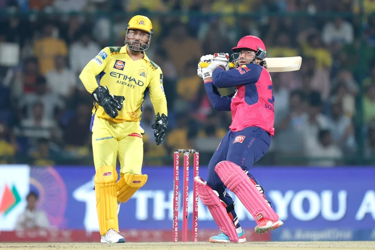 धोनीको टी–२० मा ३५० छक्का पूरा