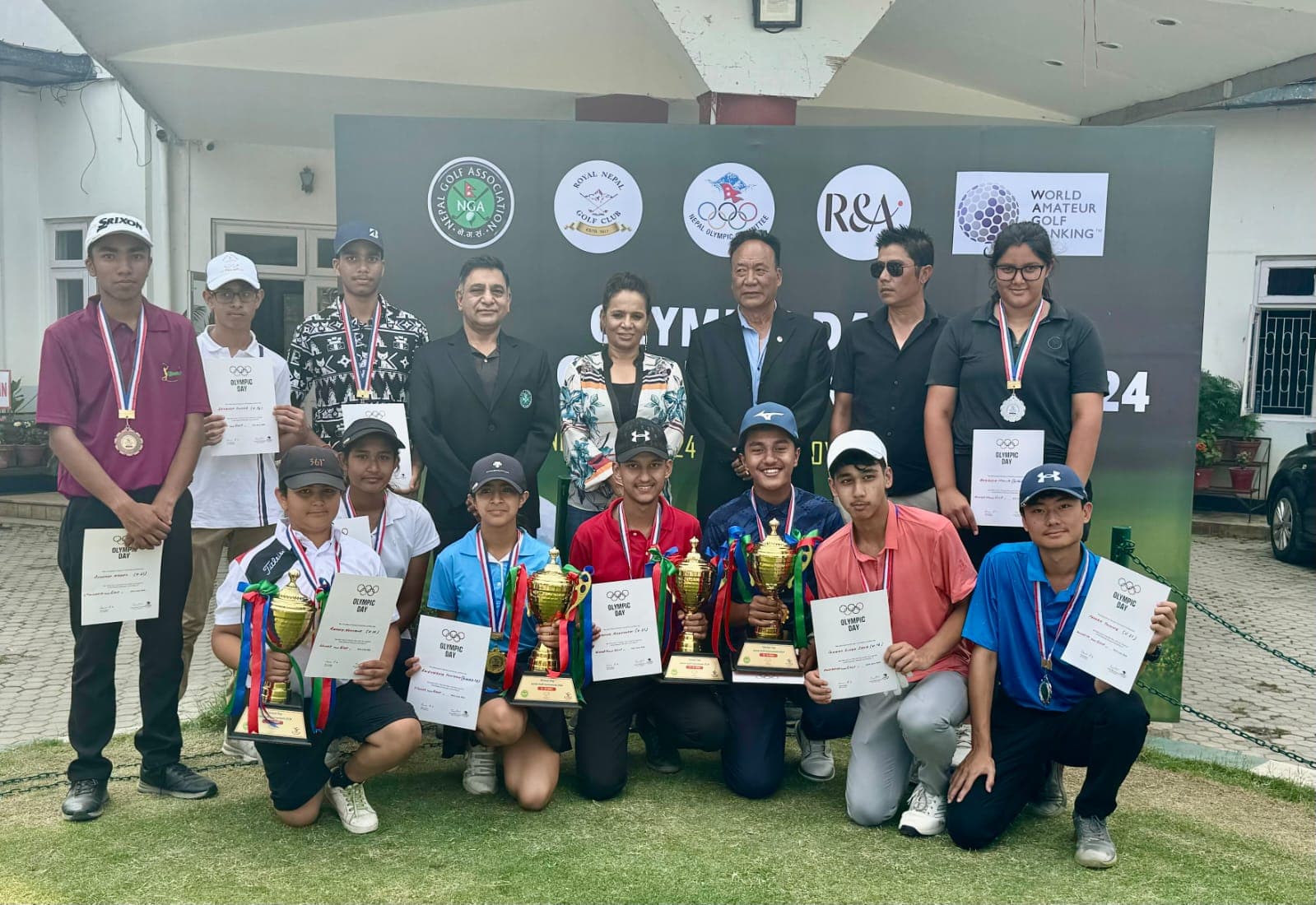 स्वप्निल र आइसटिनालाई जुनियर गल्फको उपाधि