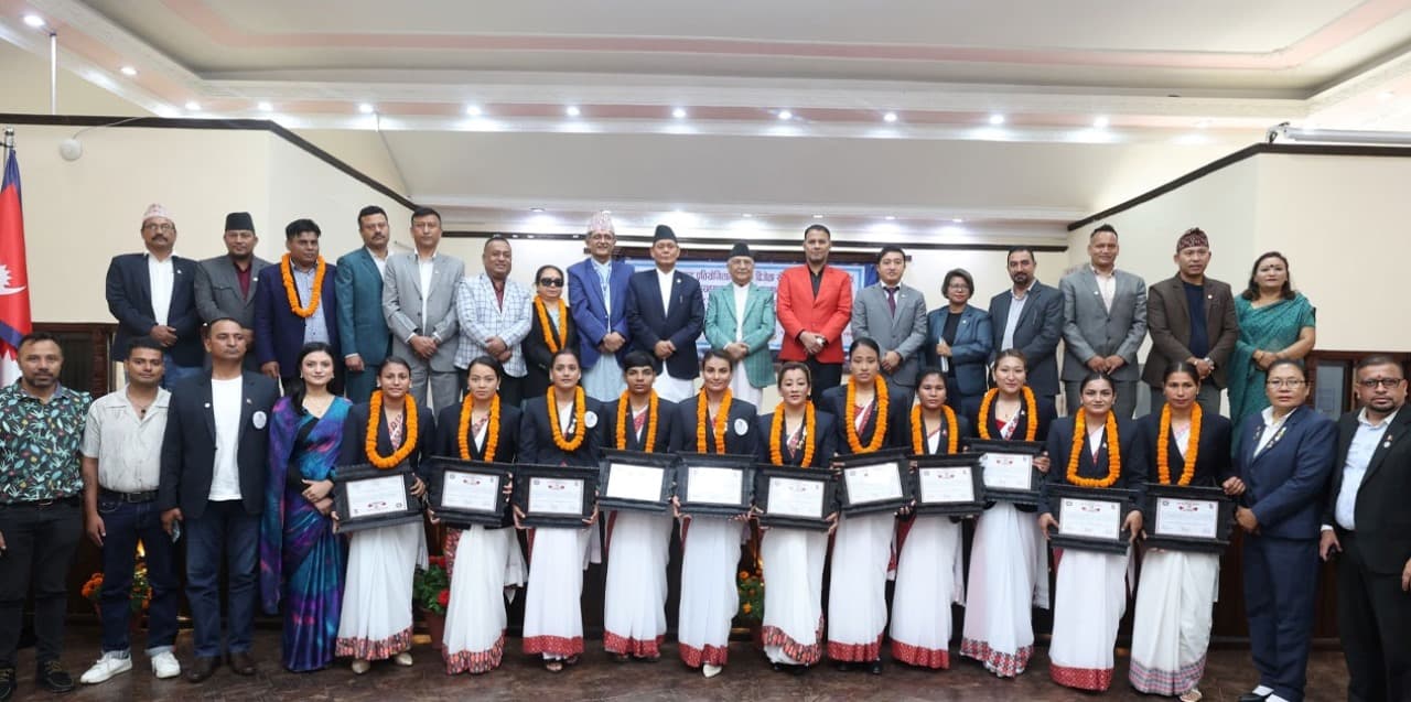 भलिबल, कबड्डी र उसुका खेलाडी नगद सहित सम्मानित