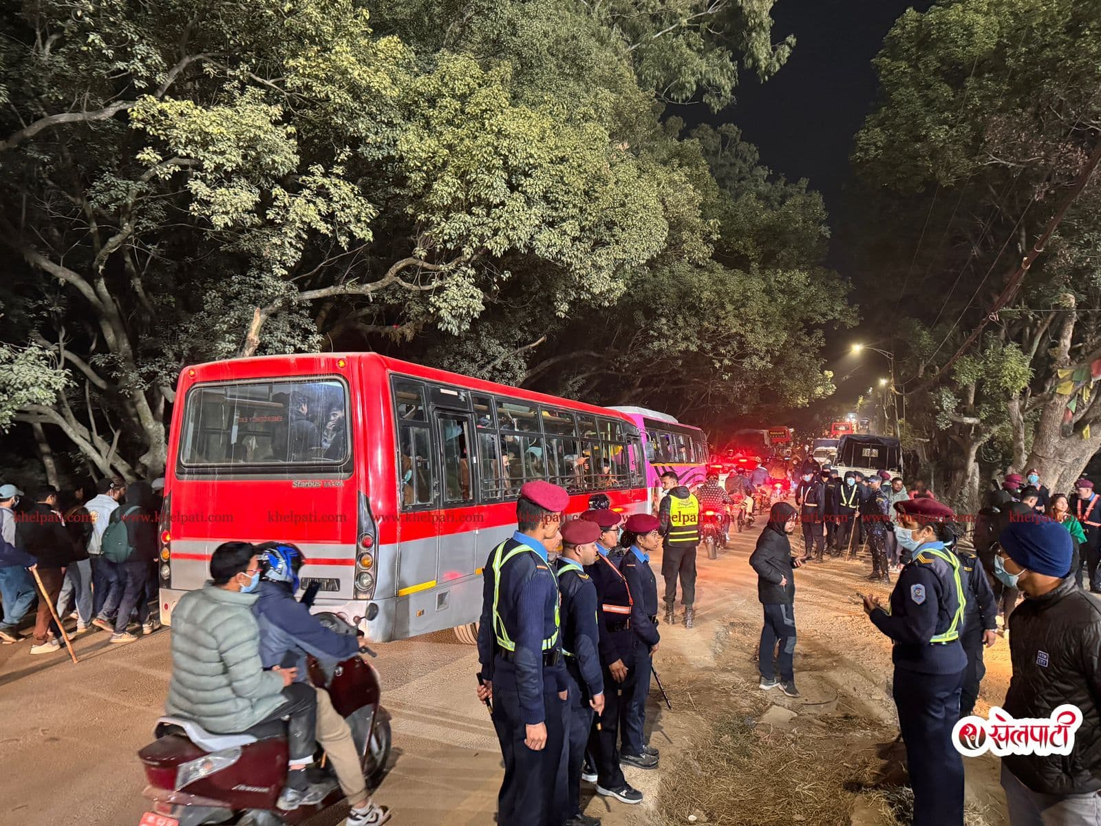 एनपीएल हेर्न जाने दर्शकलाई नि:शुल्क बस !