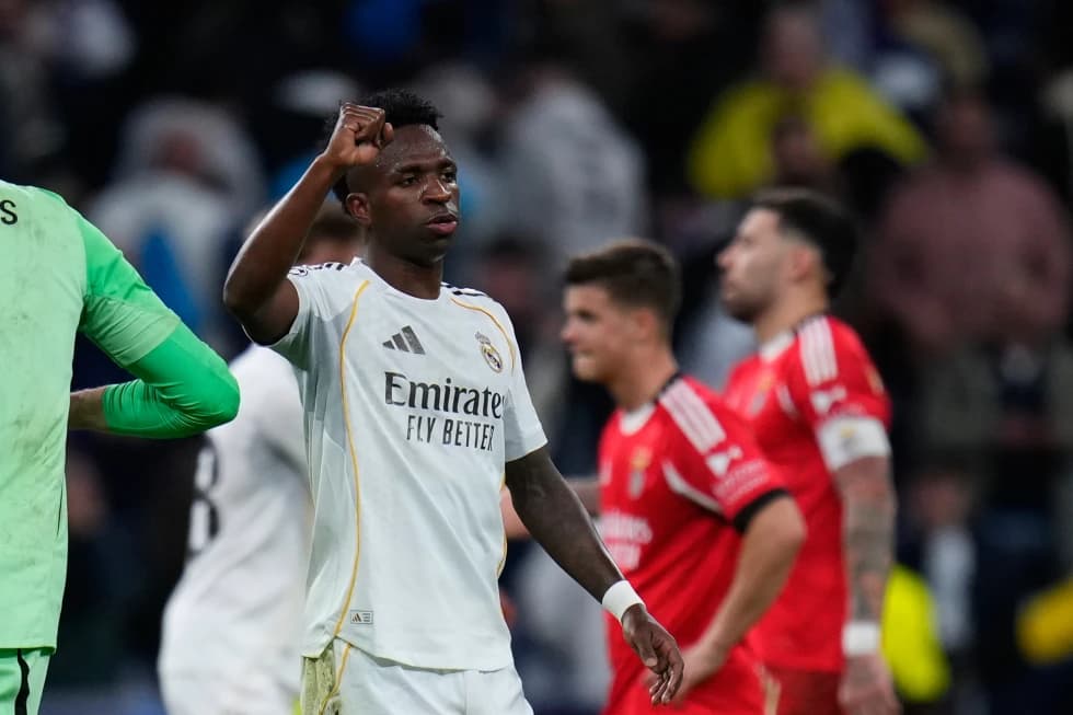 फेरि एकपटक नाचे भिनि !