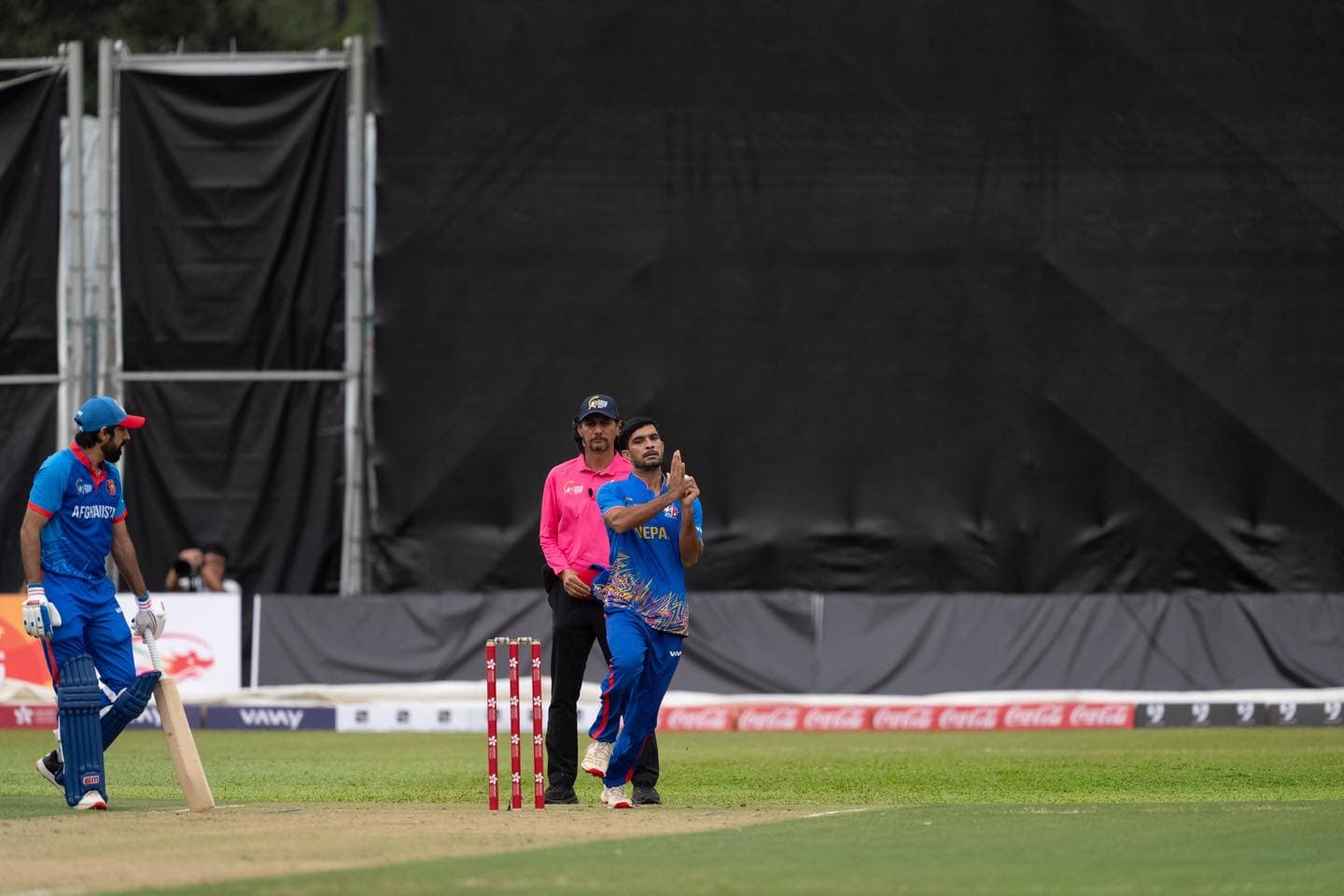 राशिदको ४ विकेट, नेपाललाई ११३ रनको लक्ष्य