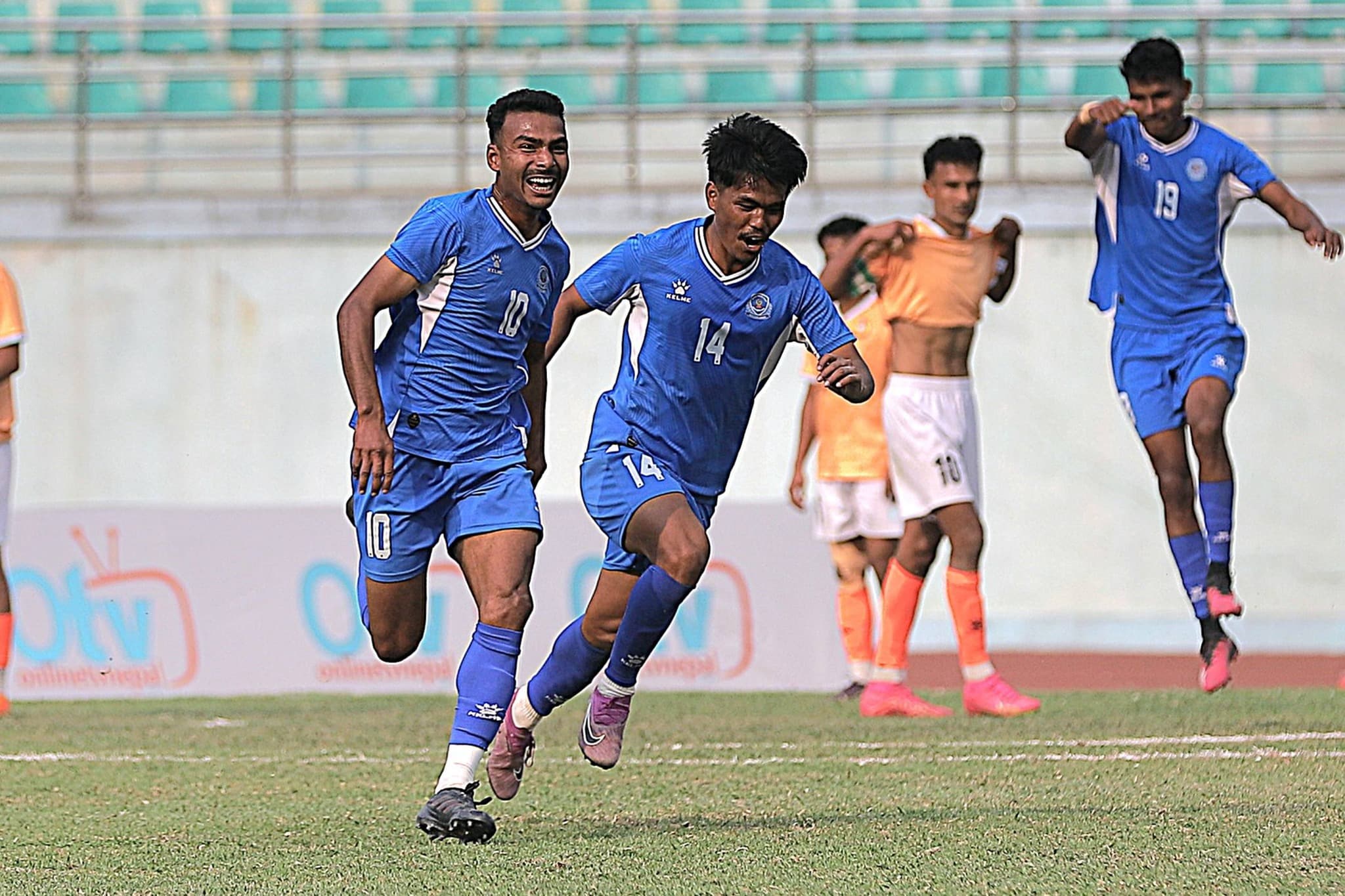 पुलिसले शीर्षस्थानको एपीएफलाई रोक्यो