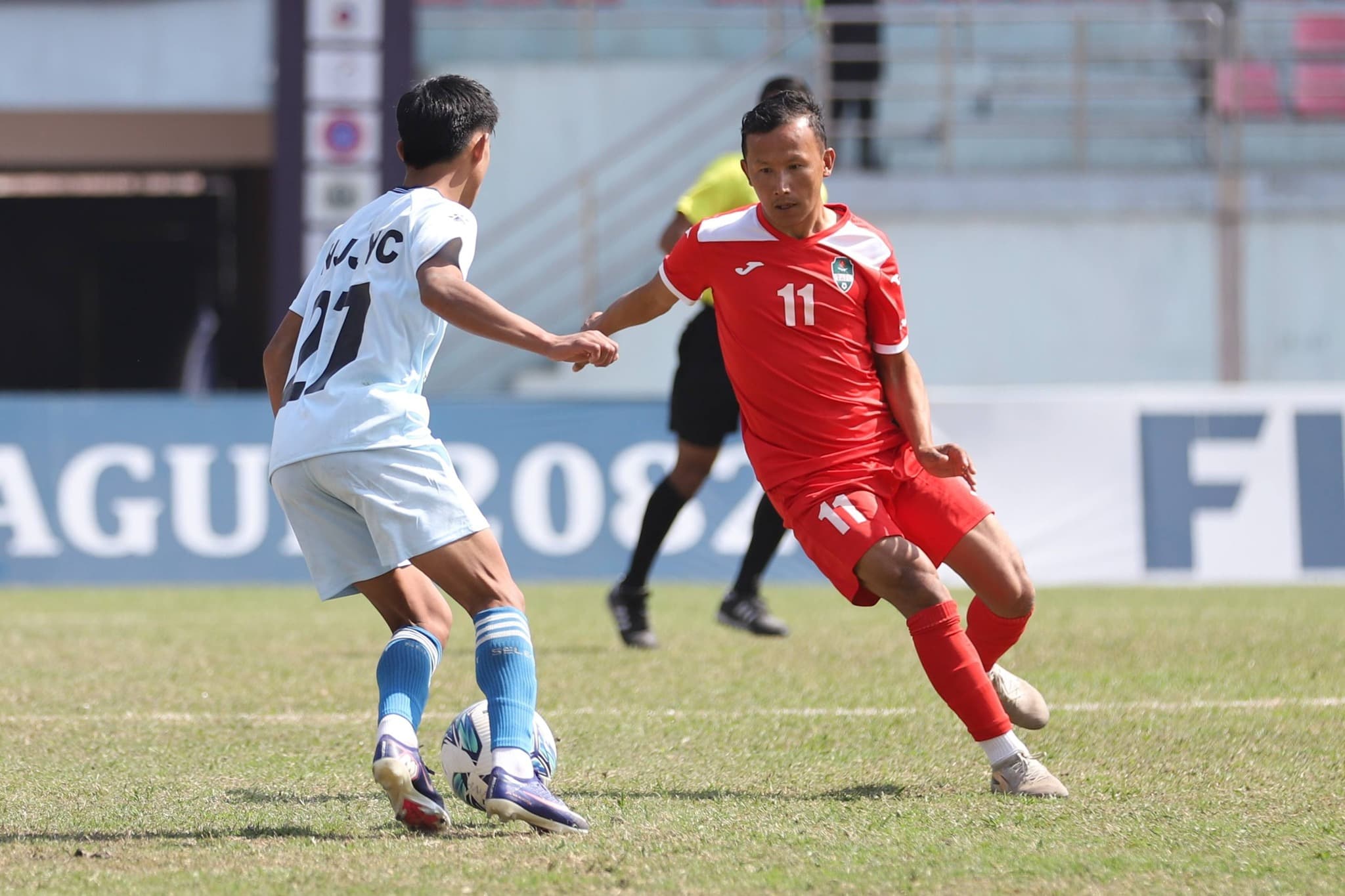 कमजोर टोलीमाथि आर्मी एकपक्षीय