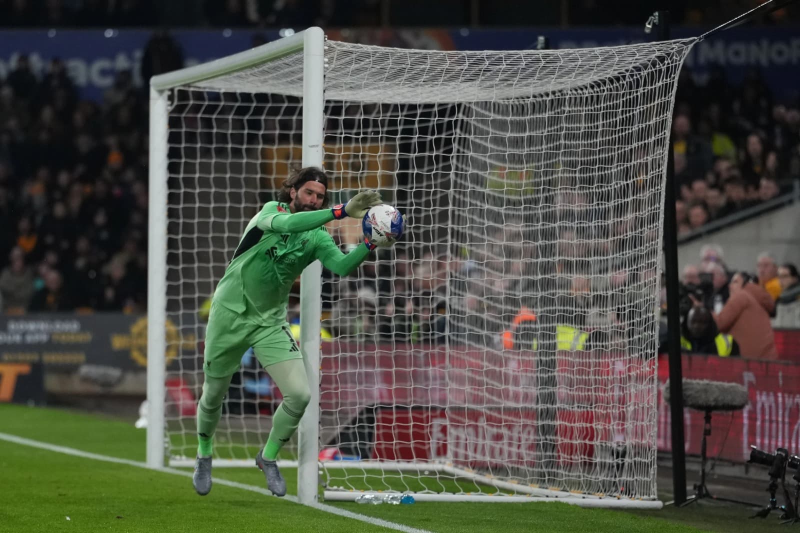 चाँडै मैदान फर्किने छैनन् बेकर