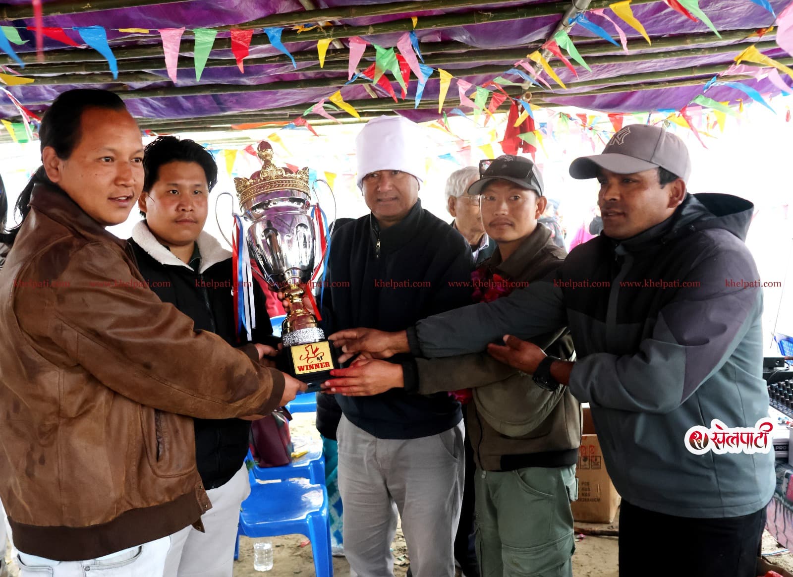 घनपोखरा ब्ल्यु र आदर्श च्याम्पियन